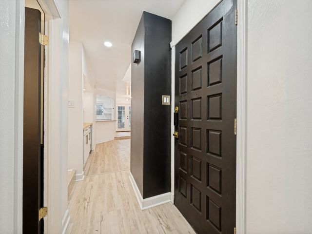 6019 Ridgecrest Road 202B, Dallas, TX 75231