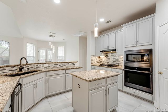 25916 Stone, San Antonio, TX 78260