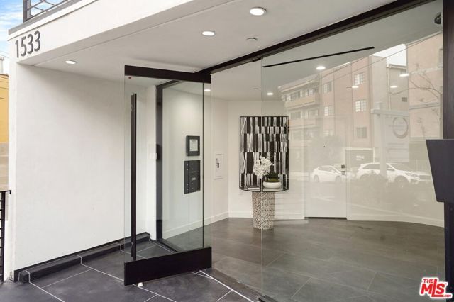 1533 N Vista Street 101, Los Angeles, CA 90046