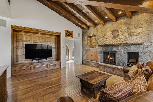 16 Hacienda Rincon, Santa Fe, NM 87506