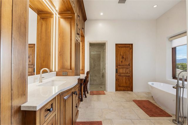16 Hacienda Rincon, Santa Fe, NM 87506