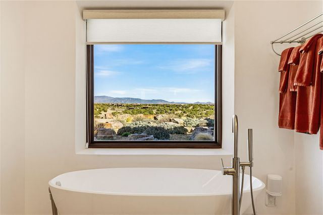 16 Hacienda Rincon, Santa Fe, NM 87506