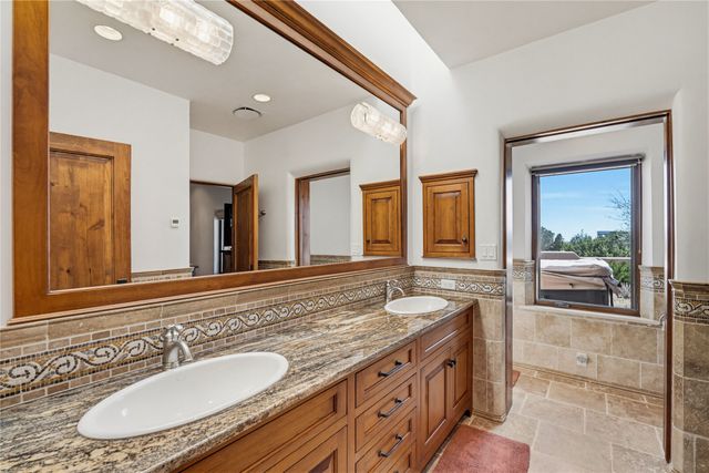 16 Hacienda Rincon, Santa Fe, NM 87506