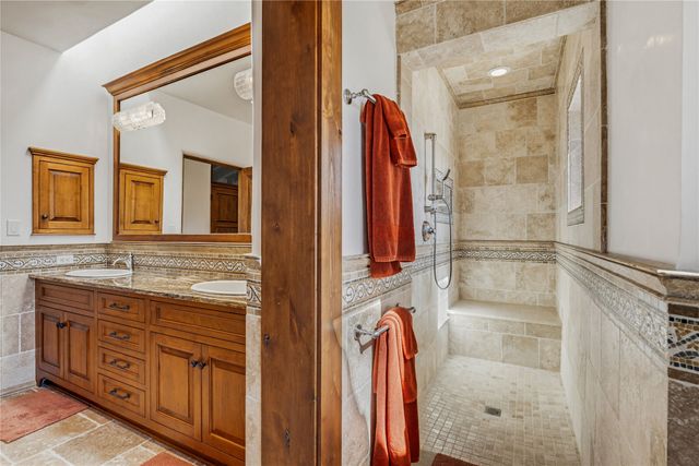 16 Hacienda Rincon, Santa Fe, NM 87506