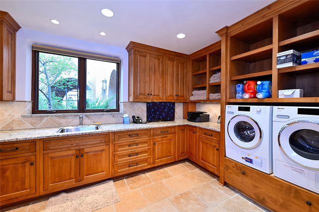 16 Hacienda Rincon, Santa Fe, NM 87506