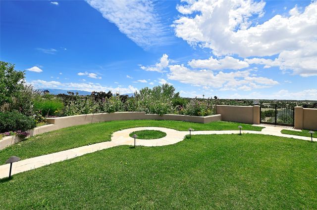 16 Hacienda Rincon, Santa Fe, NM 87506
