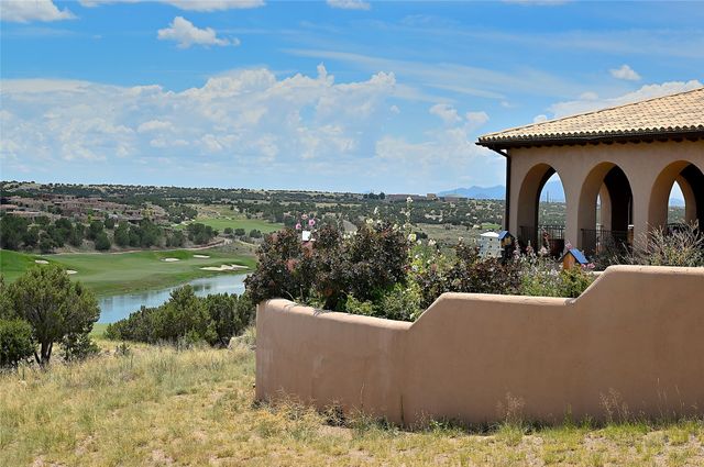 16 Hacienda Rincon, Santa Fe, NM 87506