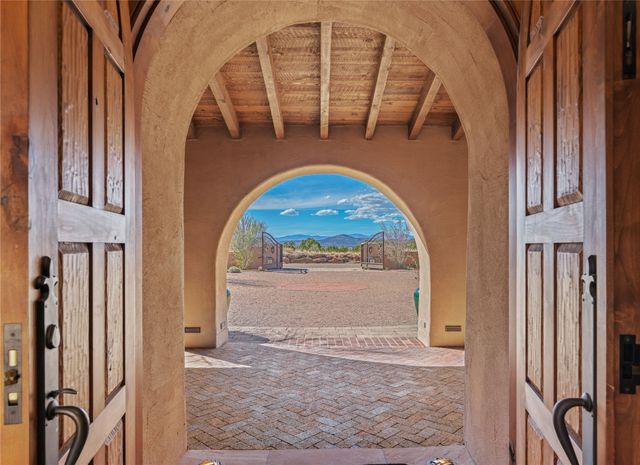 16 Hacienda Rincon, Santa Fe, NM 87506