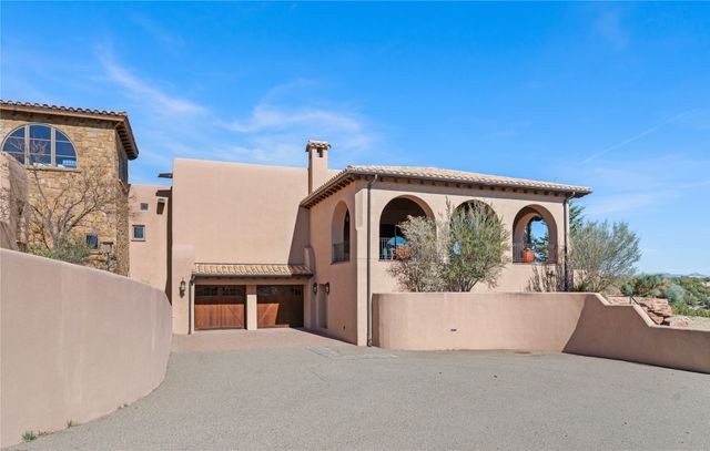16 Hacienda Rincon, Santa Fe, NM 87506