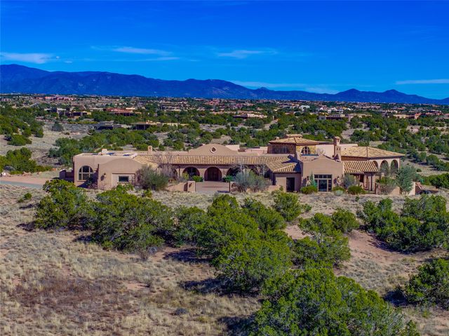 16 Hacienda Rincon, Santa Fe, NM 87506