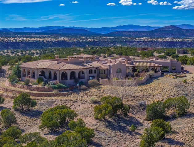 16 Hacienda Rincon, Santa Fe, NM 87506