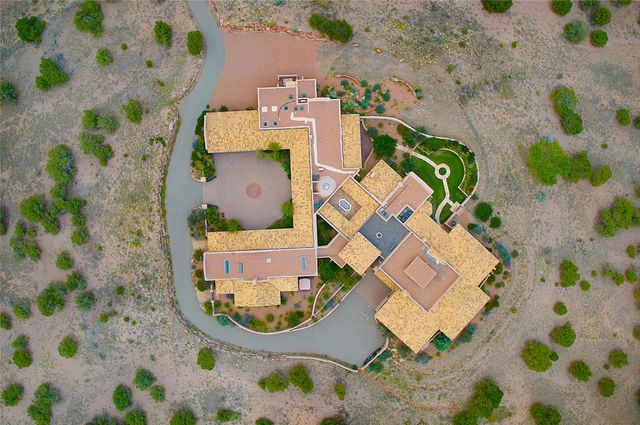 16 Hacienda Rincon, Santa Fe, NM 87506