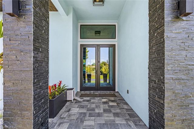 8800 Woodgate Manor CT, Fort Myers, FL 33908