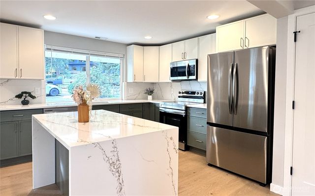 316 NE 191st Street, Shoreline, WA 98155