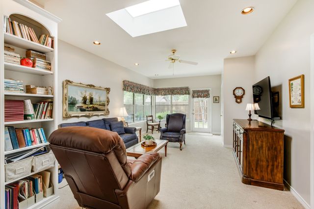 331 Robin Way, Richardson, TX 75080