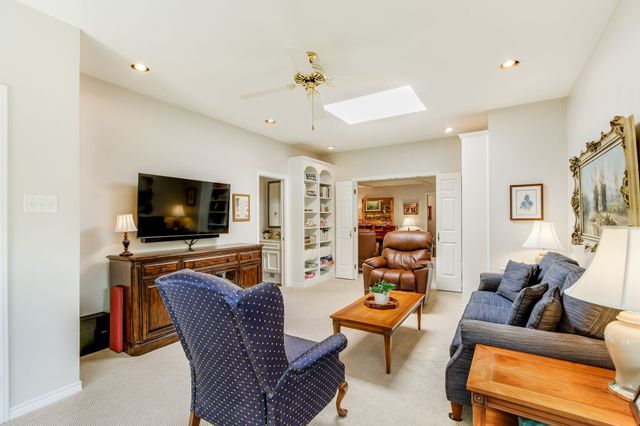 331 Robin Way, Richardson, TX 75080