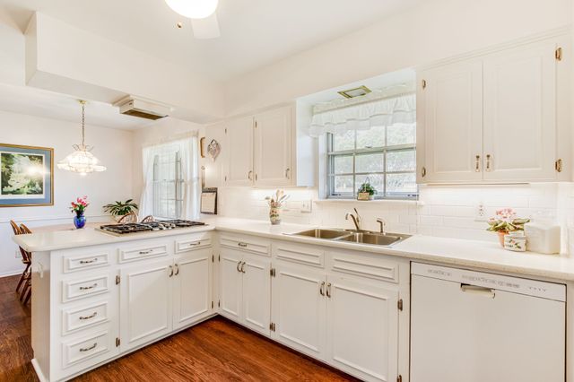 331 Robin Way, Richardson, TX 75080