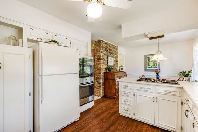 331 Robin Way, Richardson, TX 75080