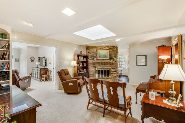 331 Robin Way, Richardson, TX 75080