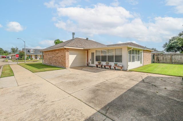 400 Louis Dr, Houma, LA 70360