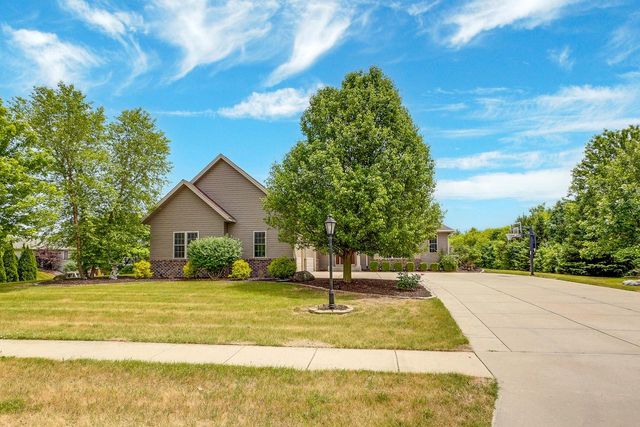 750 Pinehurst DRIVE, Mukwonago, WI 53149