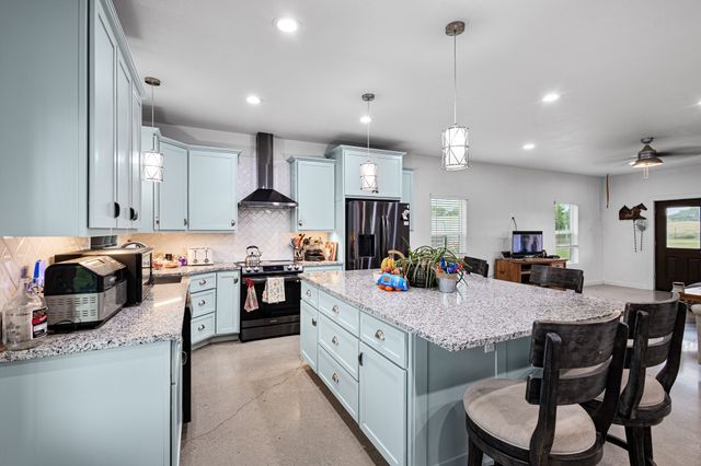 124 County Road 4511, Decatur, TX 76234
