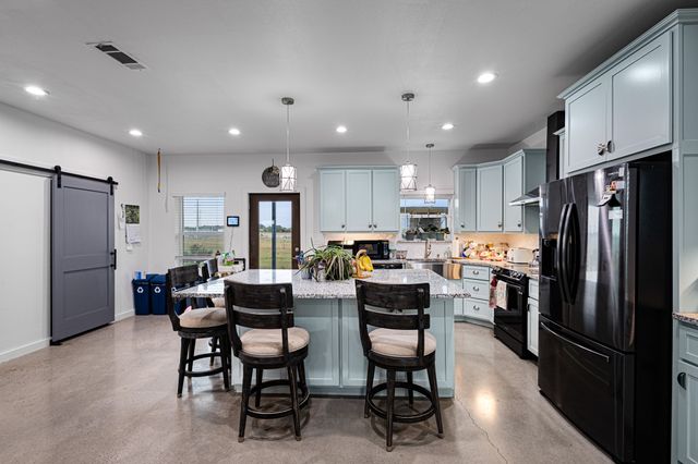 124 County Road 4511, Decatur, TX 76234