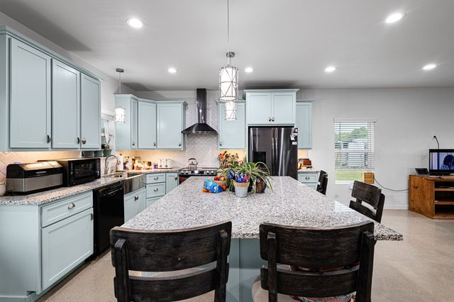 124 County Road 4511, Decatur, TX 76234
