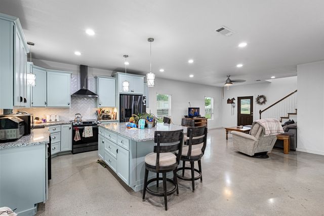 124 County Road 4511, Decatur, TX 76234