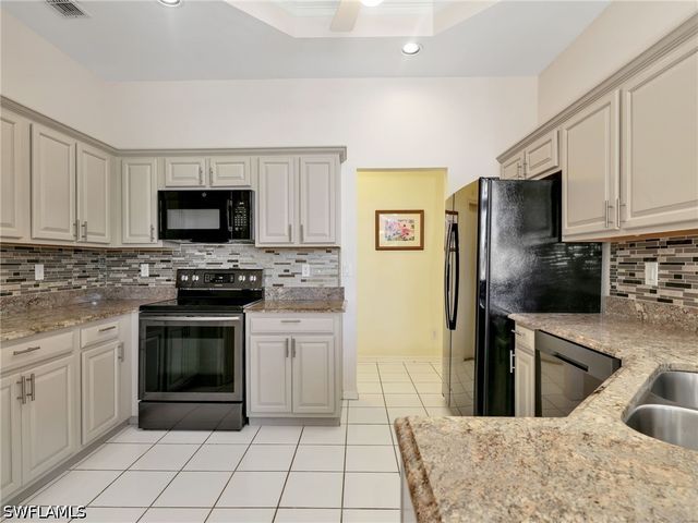 6832 Compton LN S, Naples, FL 34104