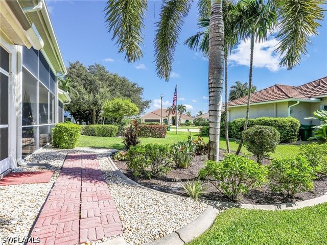 6832 Compton LN S, Naples, FL 34104