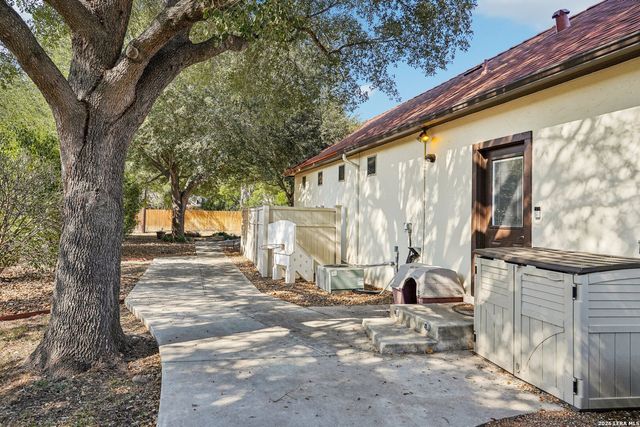 116 LAS BRISAS BLVD, Seguin, TX 78155
