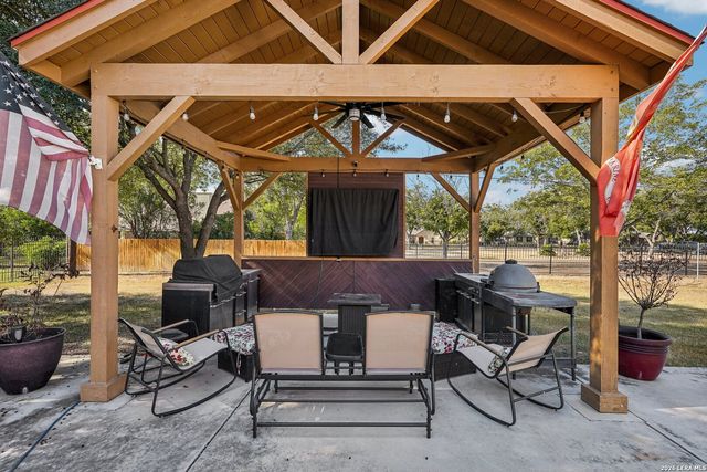 116 LAS BRISAS BLVD, Seguin, TX 78155