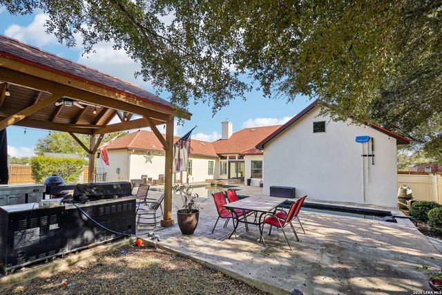 116 LAS BRISAS BLVD, Seguin, TX 78155