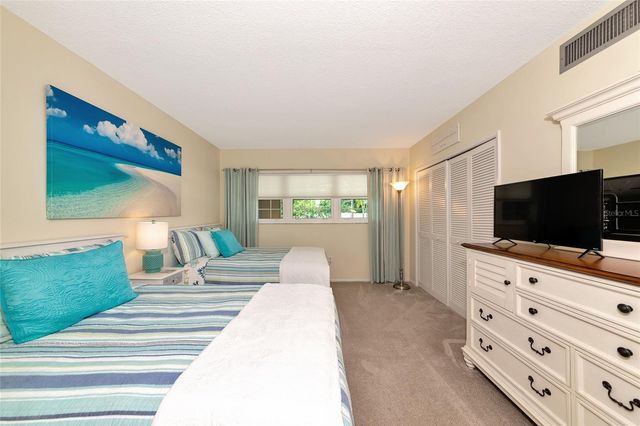 7461 W COUNTRY CLUB DRIVE N 203, Sarasota, FL 34243