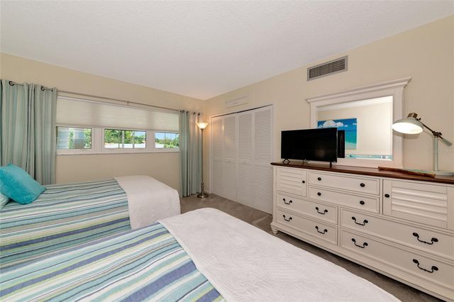 7461 W COUNTRY CLUB DRIVE N 203, Sarasota, FL 34243