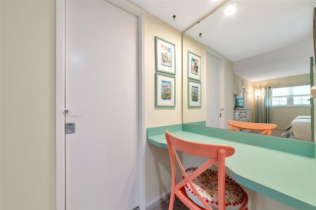 7461 W COUNTRY CLUB DRIVE N 203, Sarasota, FL 34243