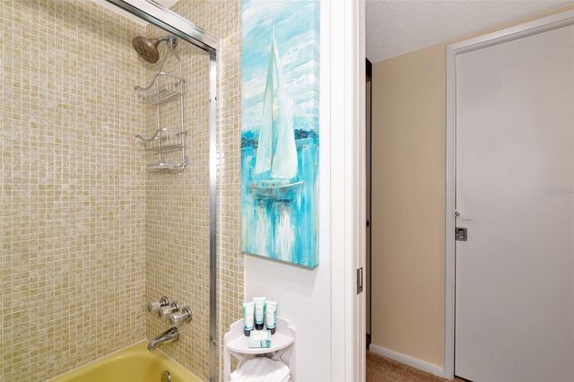 7461 W COUNTRY CLUB DRIVE N 203, Sarasota, FL 34243