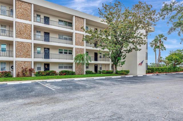 7461 W COUNTRY CLUB DRIVE N 203, Sarasota, FL 34243