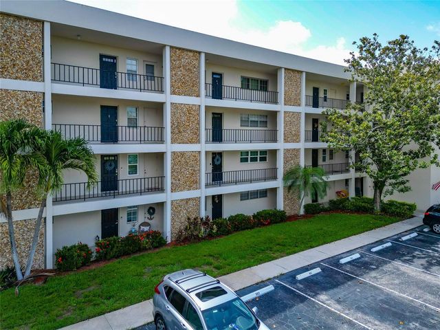 7461 W COUNTRY CLUB DRIVE N 203, Sarasota, FL 34243