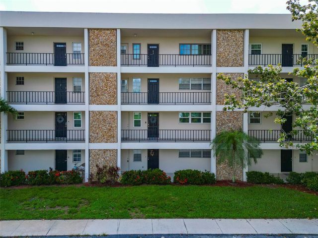 7461 W COUNTRY CLUB DRIVE N 203, Sarasota, FL 34243