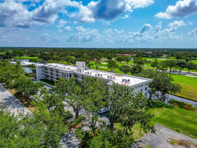 7461 W COUNTRY CLUB DRIVE N 203, Sarasota, FL 34243