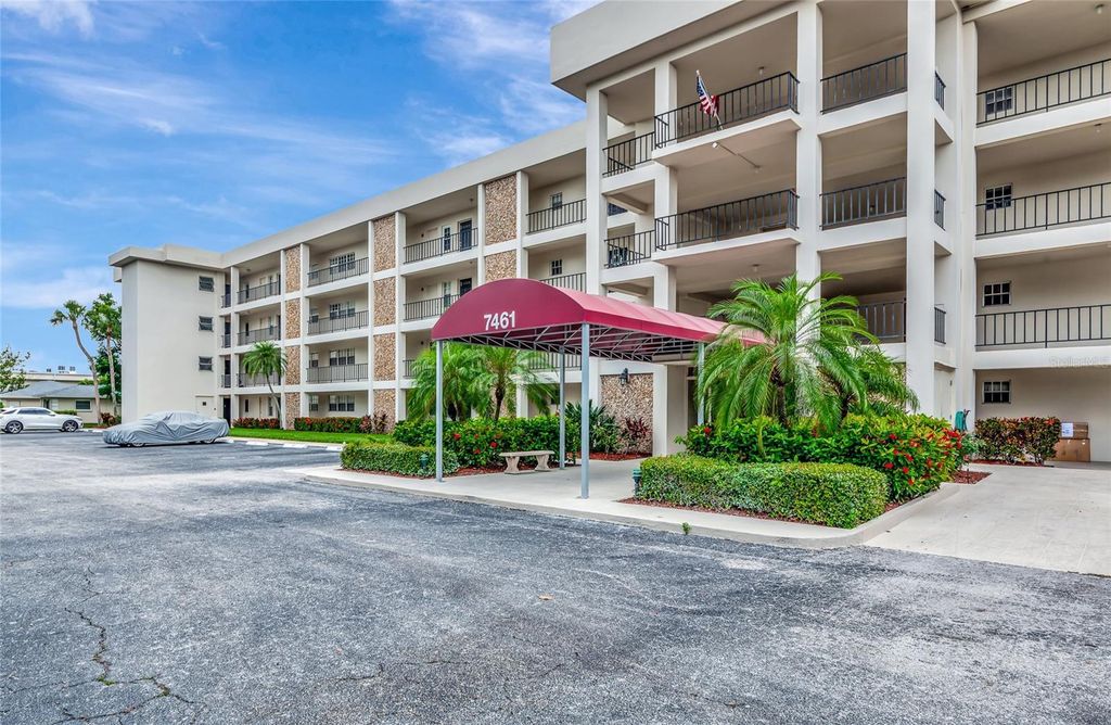 7461 W COUNTRY CLUB DRIVE N 203, Sarasota, FL 34243
