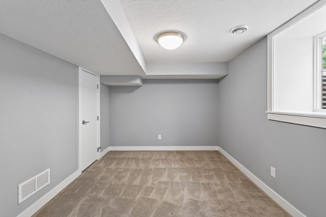 1406 Juliet Avenue, Saint Paul, MN 55105