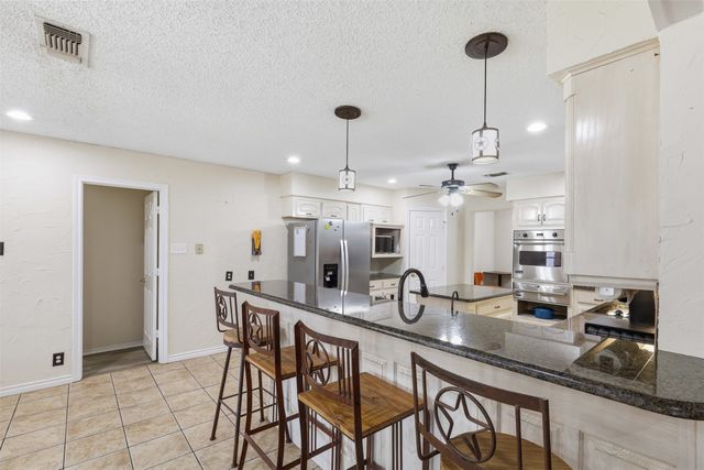 128 Oakwood Court, Lakeside, TX 76135