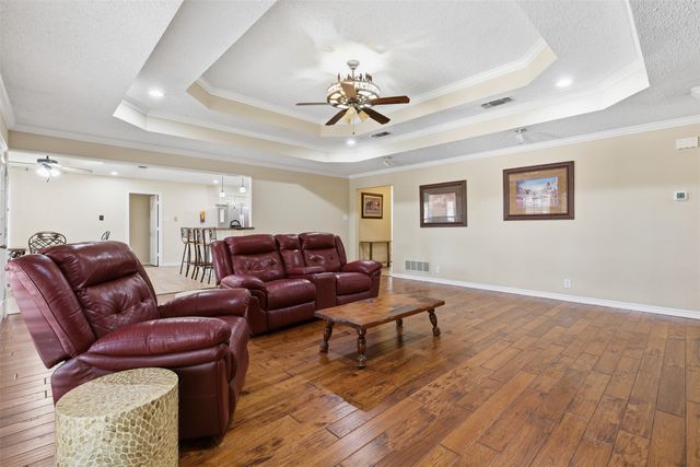 128 Oakwood Court, Lakeside, TX 76135