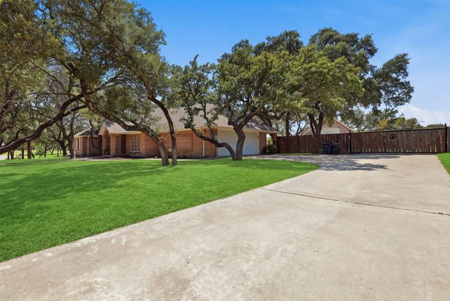 128 Oakwood Court, Lakeside, TX 76135