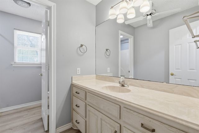 128 Oakwood Court, Lakeside, TX 76135