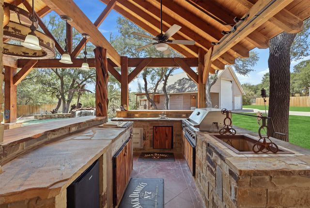 128 Oakwood Court, Lakeside, TX 76135