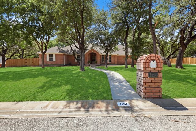 128 Oakwood Court, Lakeside, TX 76135